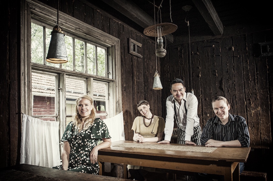 Runoja lauluiksi w/ Local Voices ja neljän solistin&nbsp;luksus