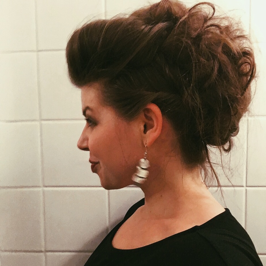 Keikkahiuksien teko eli nopeat kampaukset ala wannabe-kampaaja